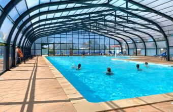 Piscine couverte chauffée Camping Corniche 