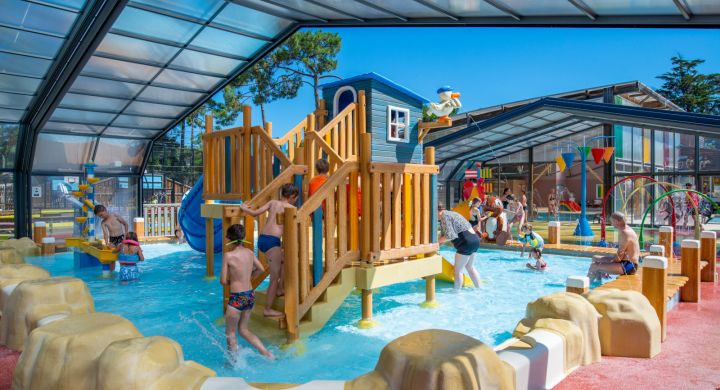 Aire de jeux aquatiques couverte et chauffée