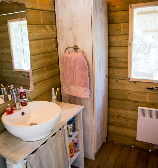 Cabane sur pilotis camping Le Petit Rocher