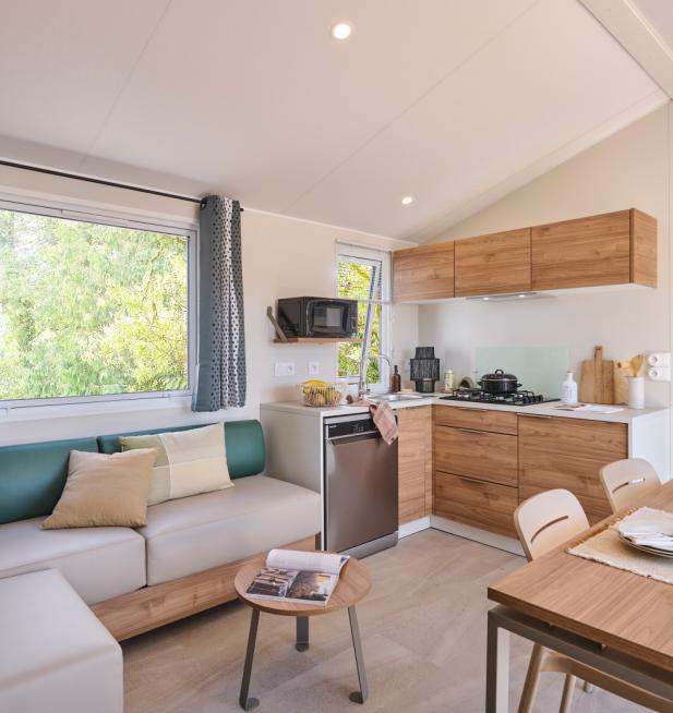 Pièce de vie mobil-home Génération Clim camping Le Petit Rocher