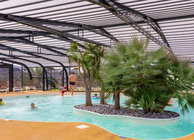 Piscine couverte chauffée camping Park er Lann