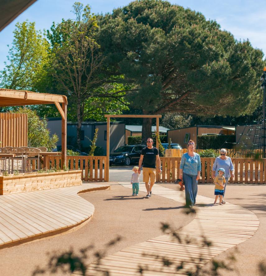 Profitez de l'aménagement extérieur du camping Les Peupliers sur l'Ile de Ré
