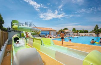 Toboggans piscine Les Peupliers à l'Ile de Ré