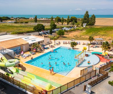 Piscine extérieure camping Les Peupliers