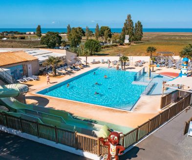Piscine extérieure camping Les Peupliers