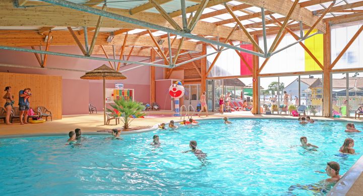 Piscine couverte camping Signol