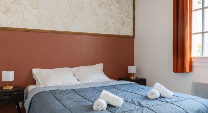 Chambre parents appartement Camping Le Petit Rocher en Vendée