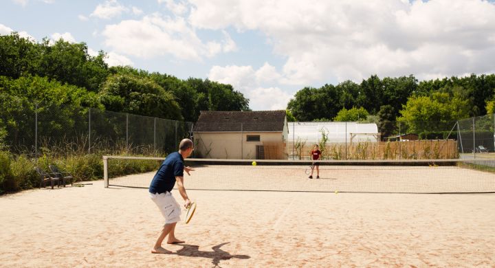 Camping la Mignardière - Destination Châteaux de la Loire - Terrain de Tennis