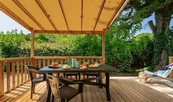 grande-capacite-table terrasse pergola